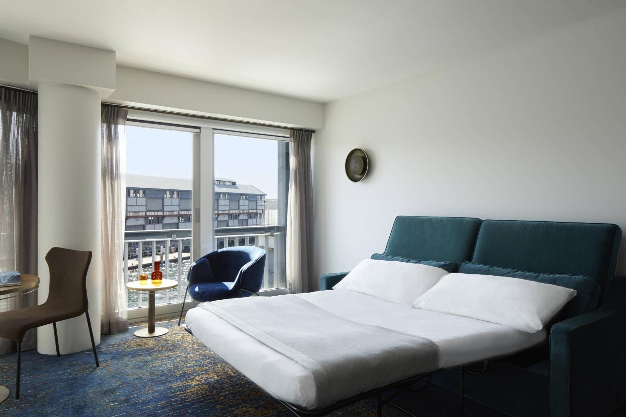 Pier One Sydney Harbour, Autograph Collection Sidney Exterior foto A sofa bed