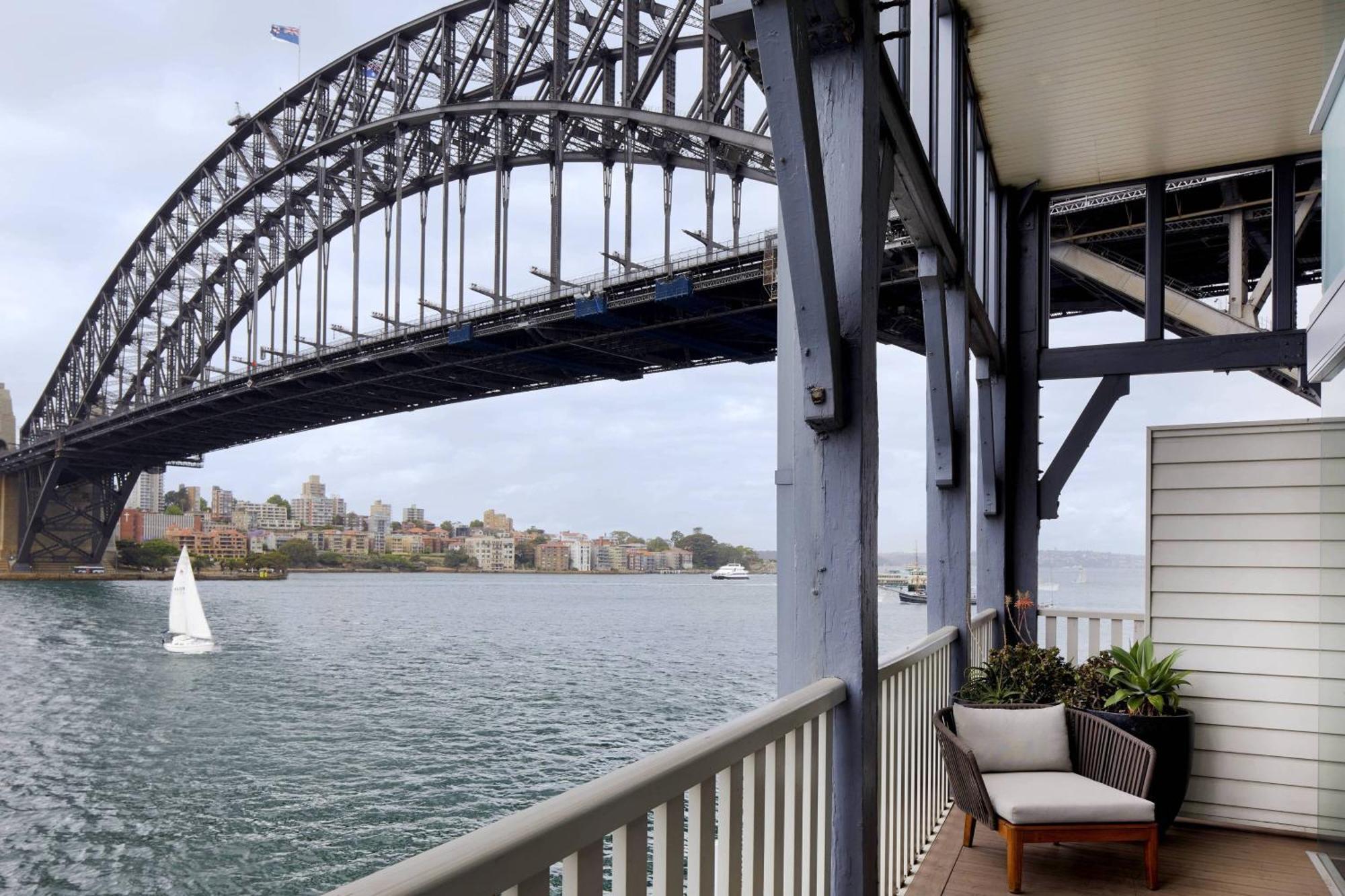 Pier One Sydney Harbour, Autograph Collection Sidney Exterior foto The view from a balcony at the Wrest Point Casino