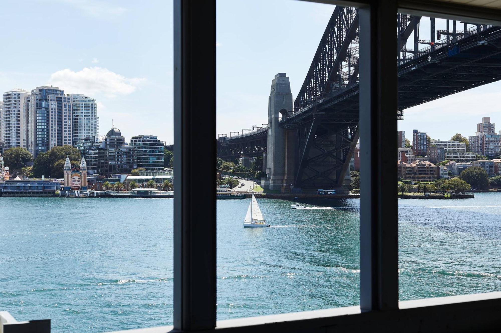 Pier One Sydney Harbour, Autograph Collection Sidney Exterior foto View of the Harbour Bridge from the Museum of Contemporary Art
